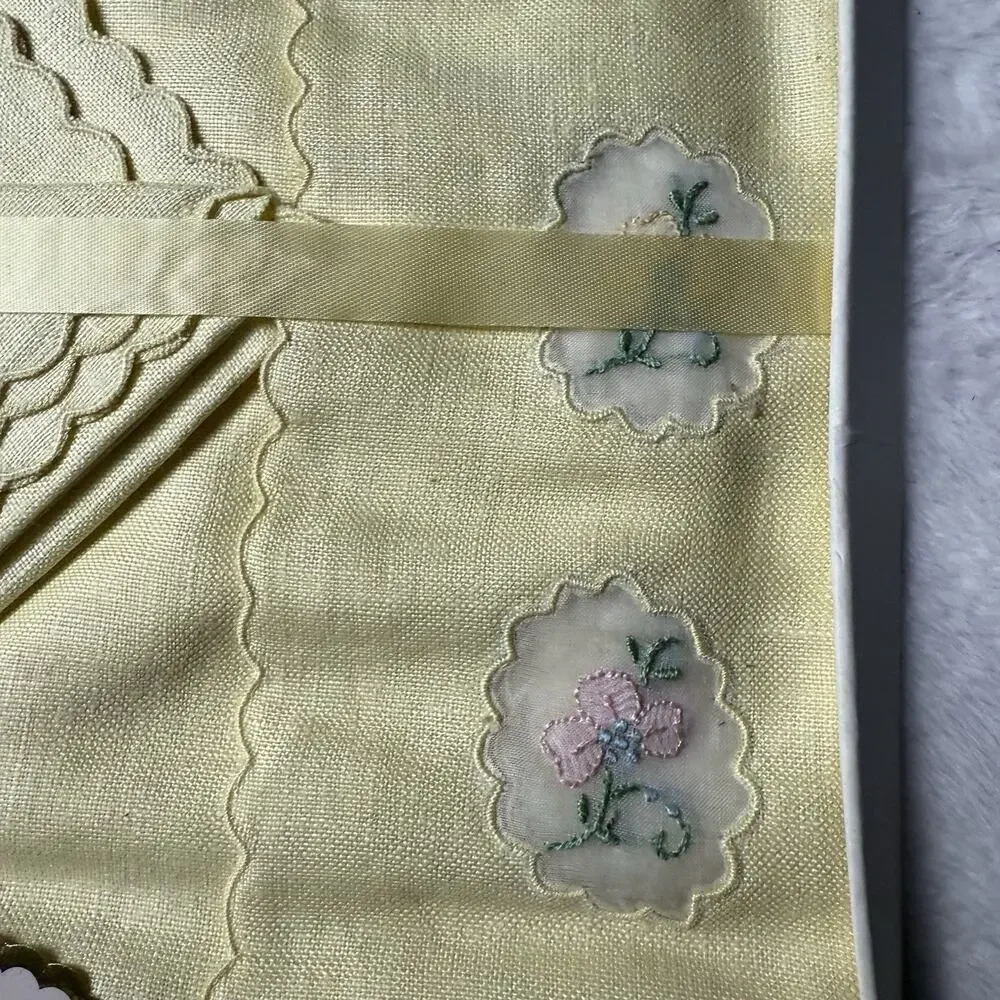 Vtg Set 4 Linen Placemats 4 Table Napkins Yellow Floral Hand Embroidered New